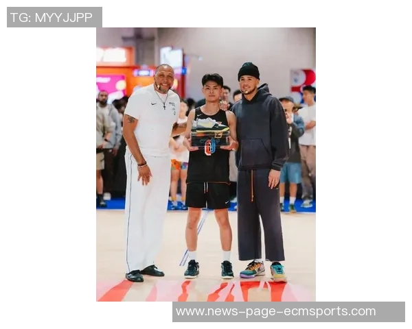 布克赛后与模仿者中国布克亲密合影赠送签名球衣展现友谊与支持